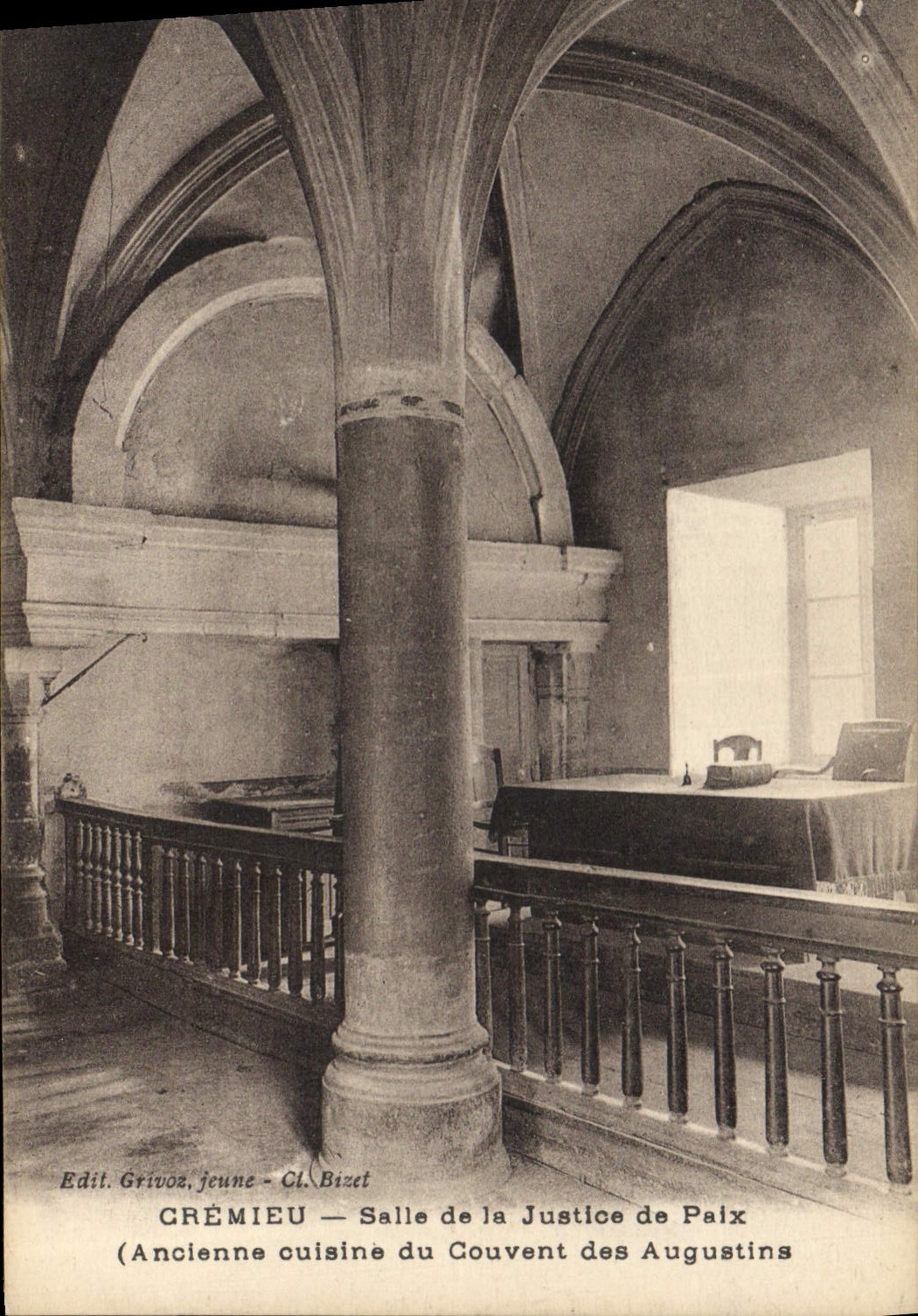 CPA Palais de justice Cremieu Salle de la justice de Paix Ancienen cuisine du Couvent des Augustins