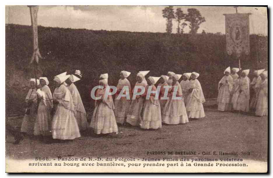 CPA Folklore Pardon de ND du Folgoet Jeunes filles des paroisses voisines arrivant au bourg avec ban