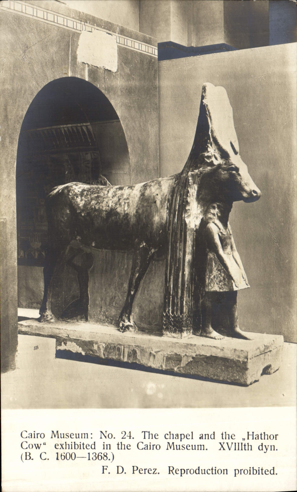 Musée du Caire — La chapelle et la vache « Hathor » — F. D. Perez, n° 24