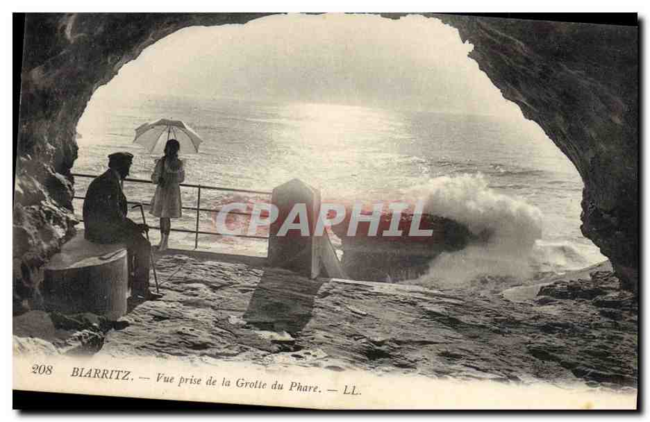 CPA Biarritz Vue prise de la Grotte du phare Grottes 