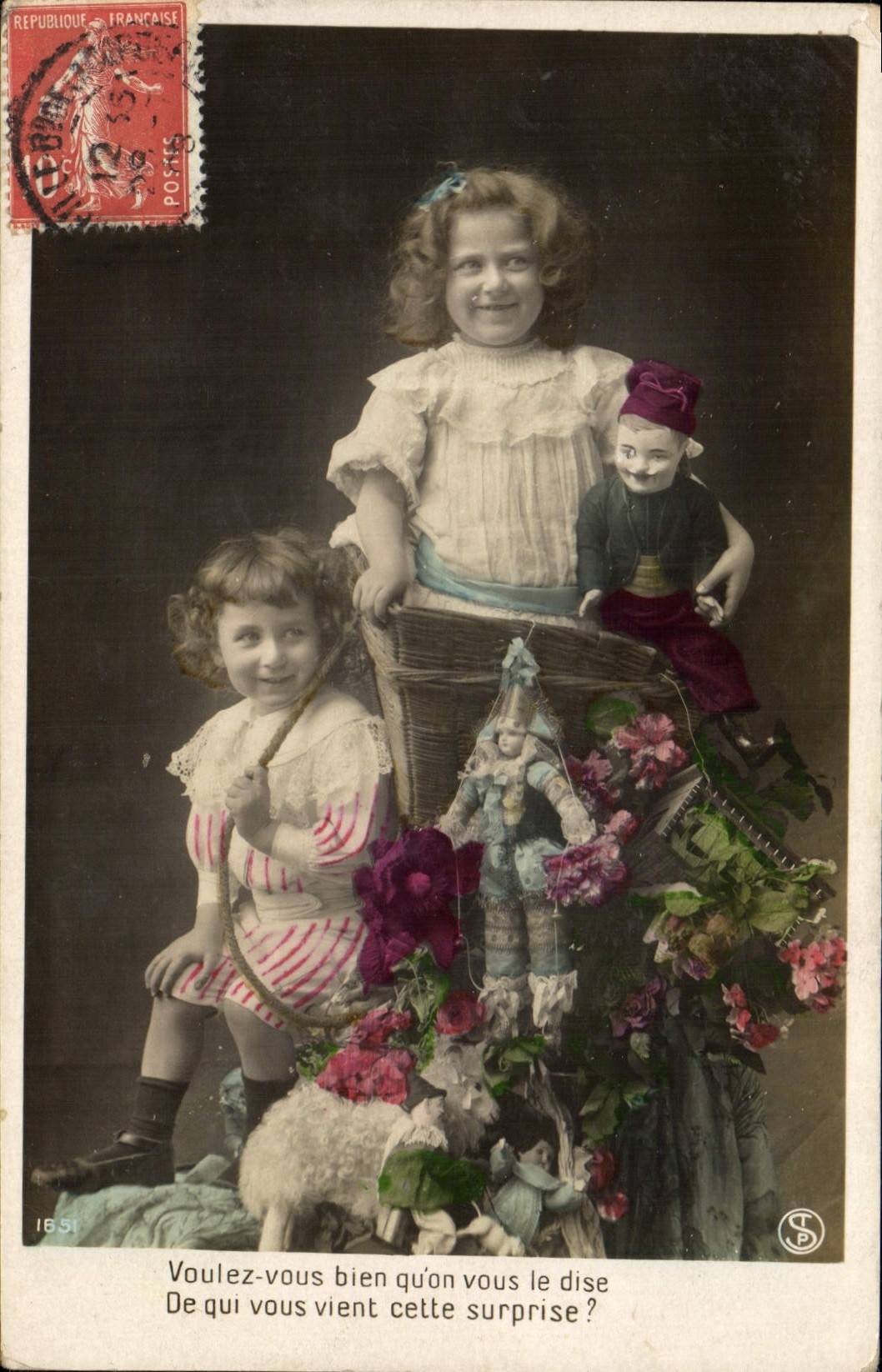 Deux enfants avec jouets — éditeur T.P. — n° 1651