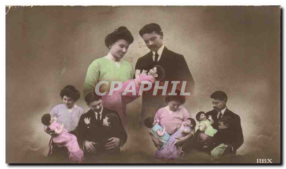 CPA Fantaisie Enfant Poupee Femme Resignes Rejouis desesperes