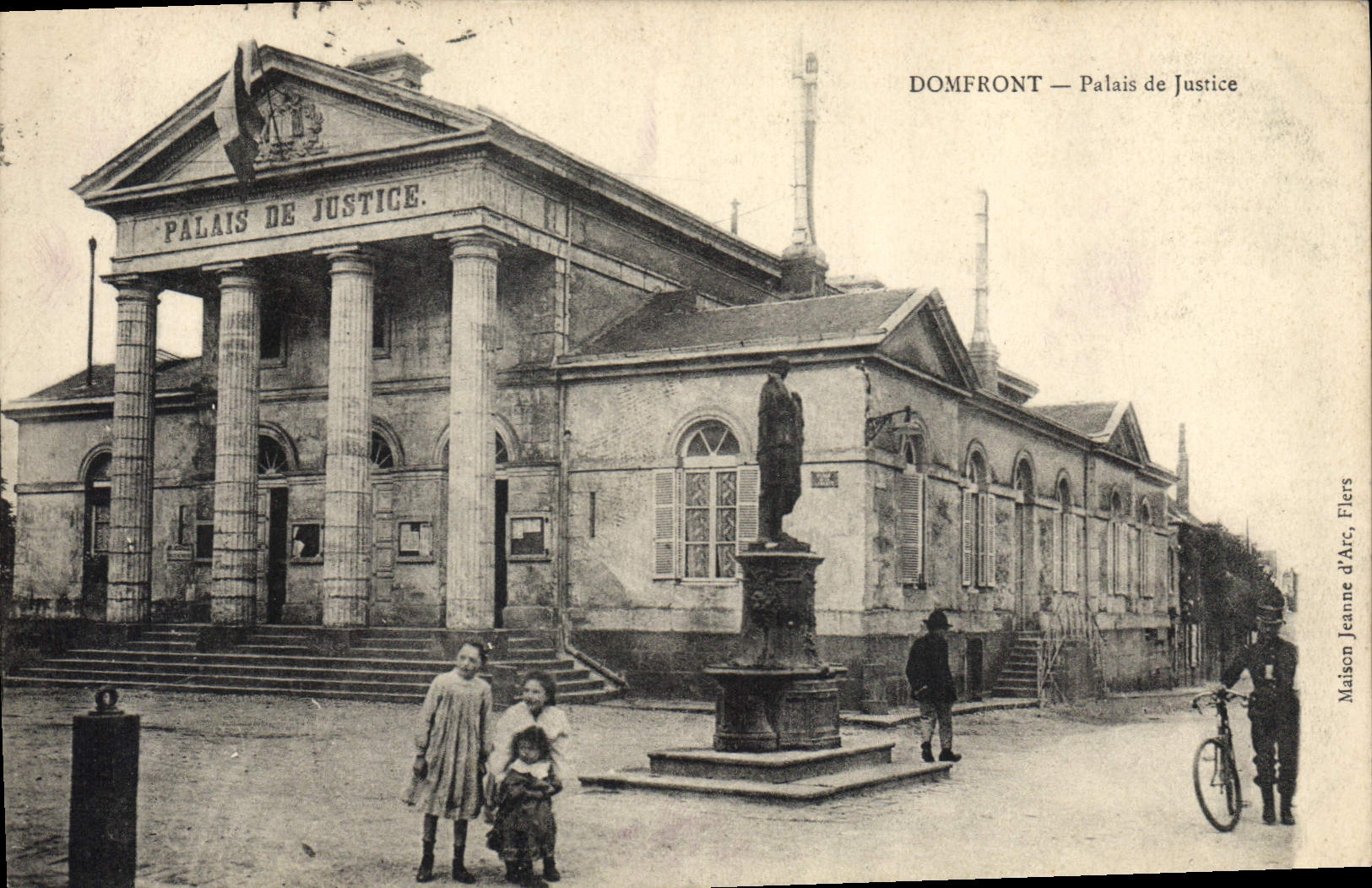 Domfront — Palais de Justice — Maison Jeanne d'Arc, Flers