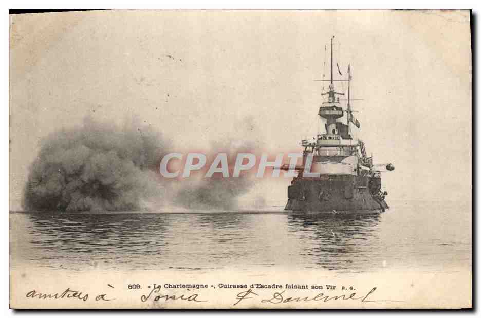 CPA Bateau de Guerre Le Charlemagne Cuirasse d'escadre faisant son tir