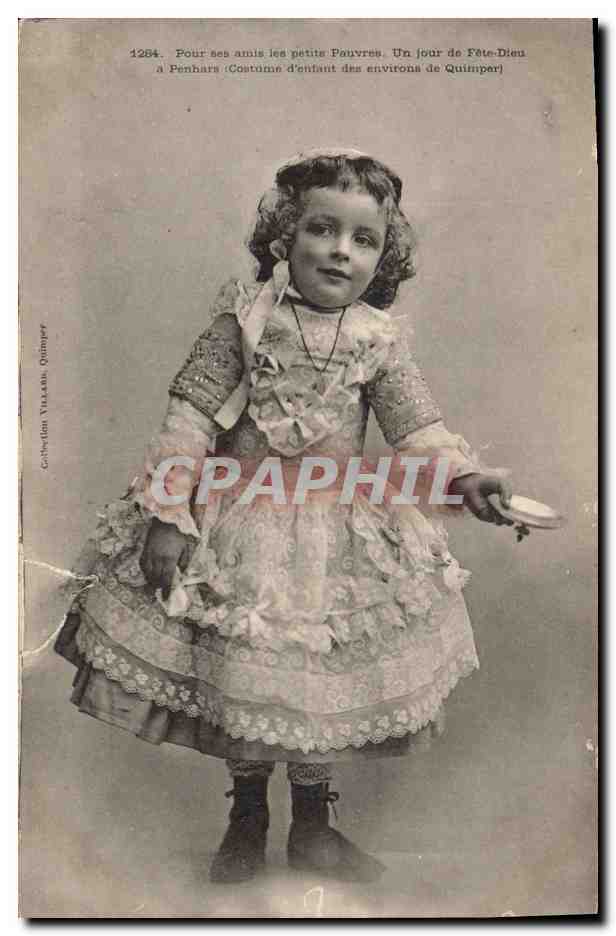 CPA Folklore Pour ses amis les petits pauvres Un jour de fete Dieu a Penhars Costume d'enfant des en