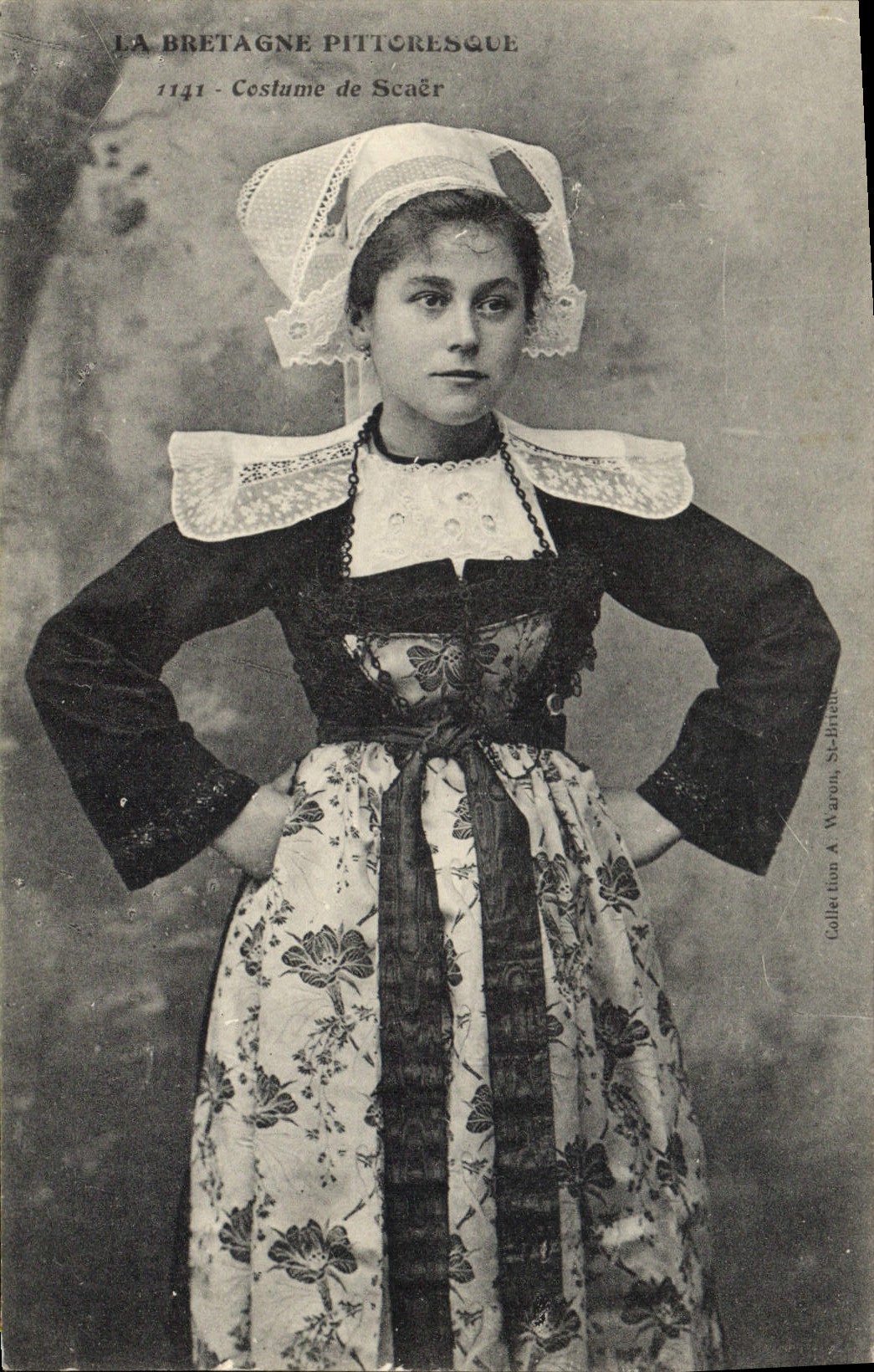 Costume de Scaër — La Bretagne Pittoresque — Collection A. Waron, St-Brice