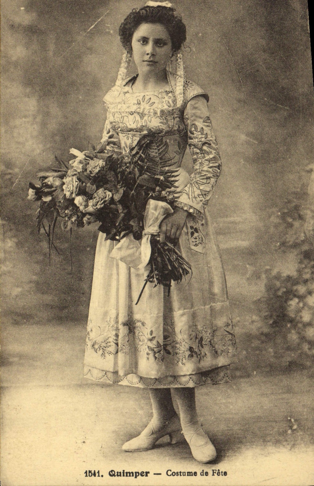 Quimper — Costume de Fête — Éditeur Villard, n°1541