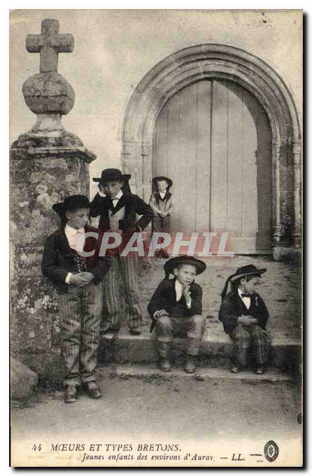 CPA Folklore Jeunes enfants des environs d'Auray