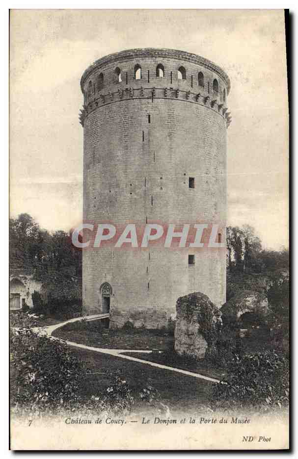 CPA Chateau de Coucy Le Donjon et la Porte du Musee 