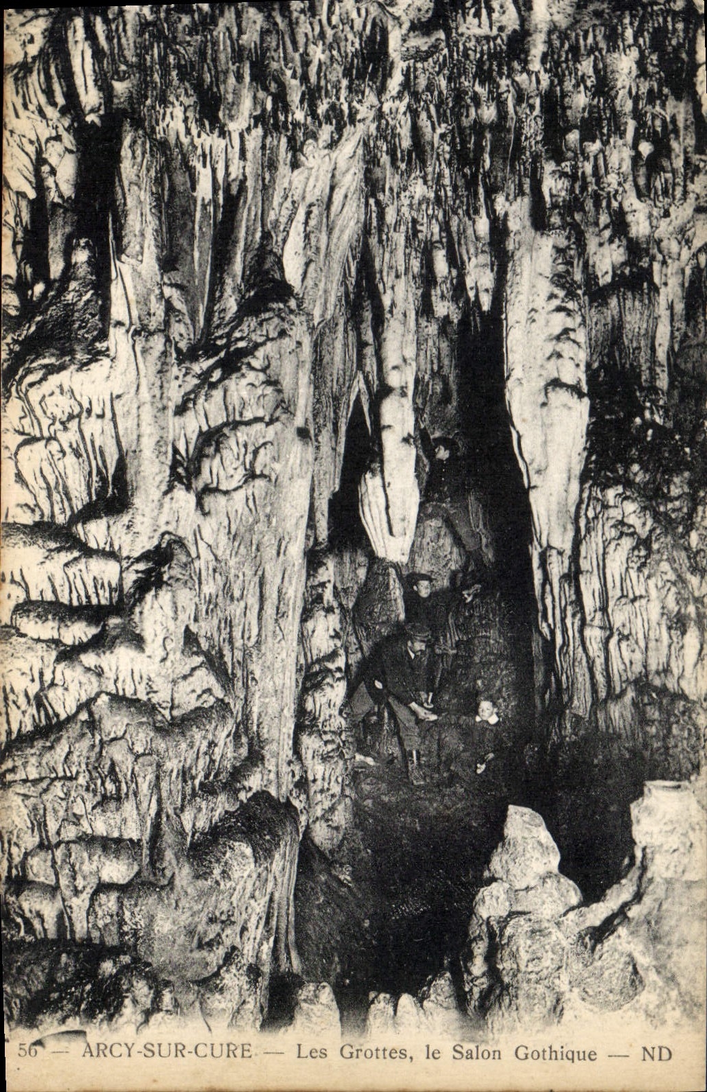 CPA Arcy sur Cure Les Grottes le salon Gothique 