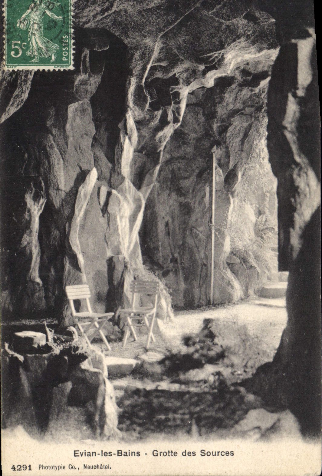 CPA Evian les Bains Grottes des Sources 
