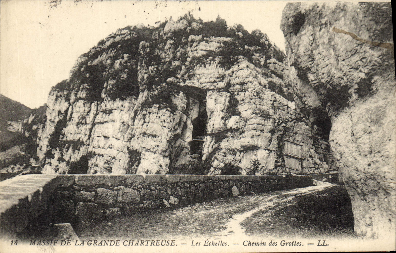 CPA Massif de la Grande Chartreuse Les Echelles Chemin des Grottes 