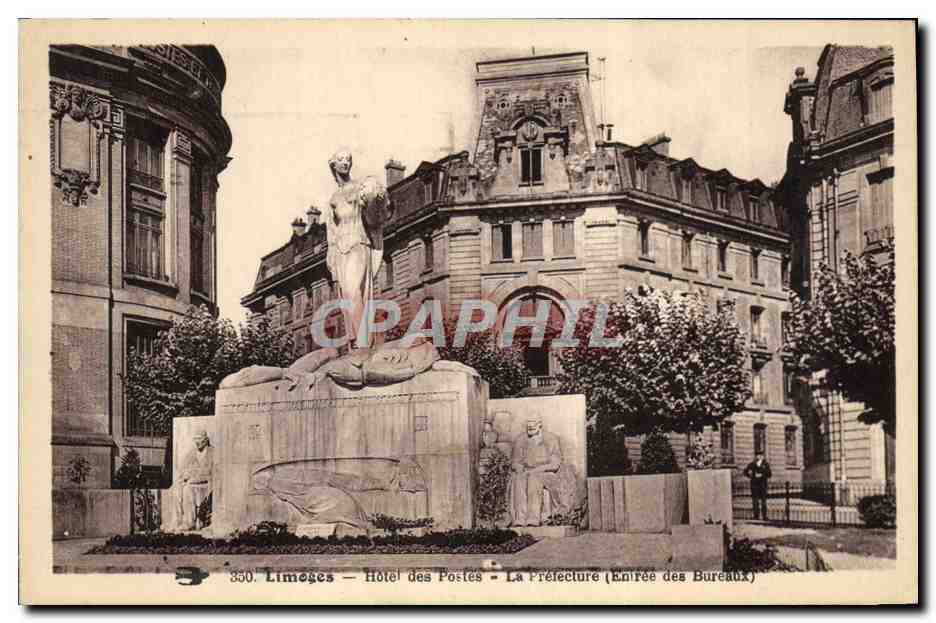 CPA Limoges Hotel des Postes La Prefecture (Entree des Bureaux) 