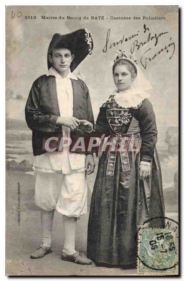 CPA Folklore Maries du bourg de Batz Costume des Paludiers 