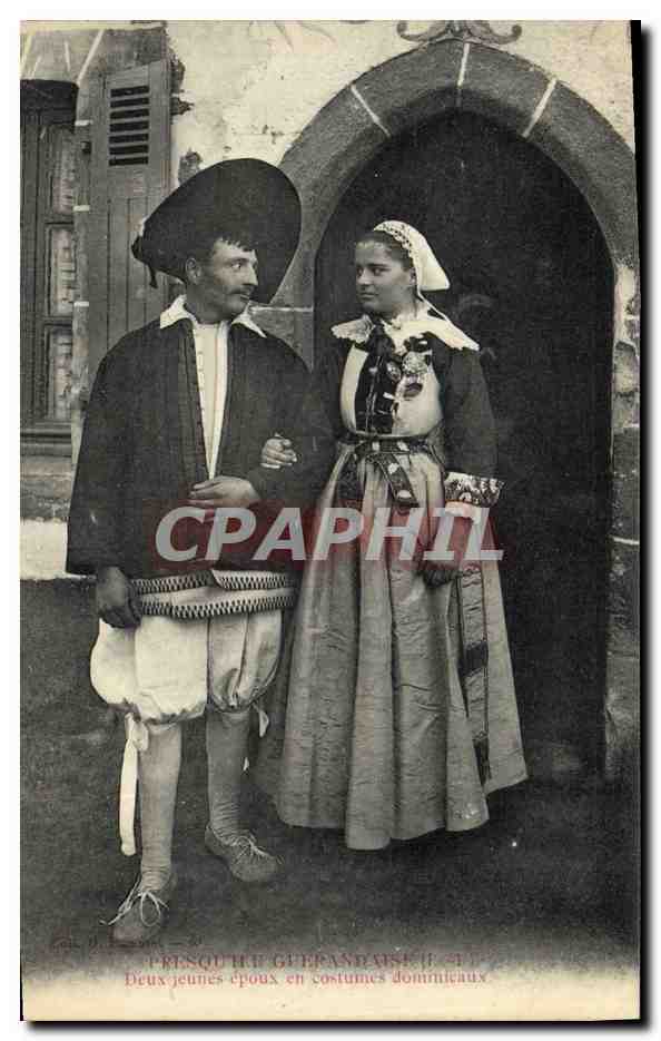 CPA Folklore Presqu'ile guerandaise Deux jeunes epoux en costume dominicaux 