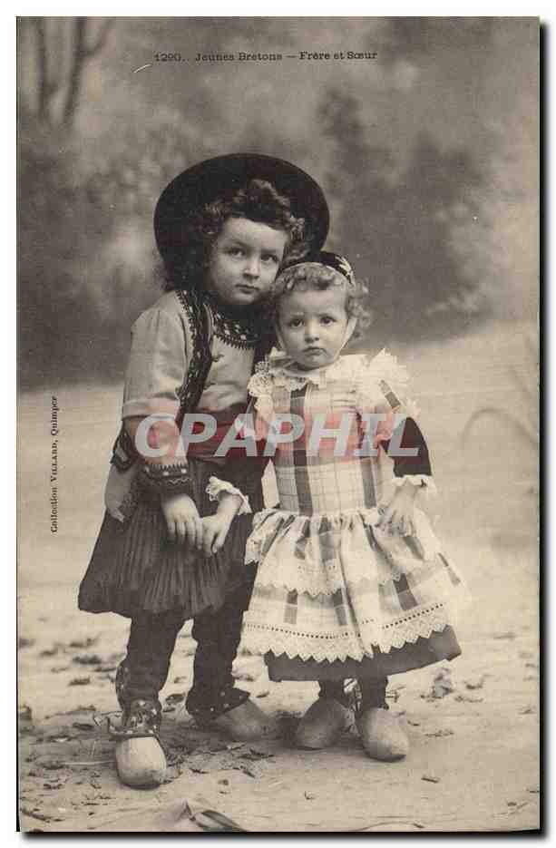 CPA Folklore Jeunes bretons Frere et soeur 