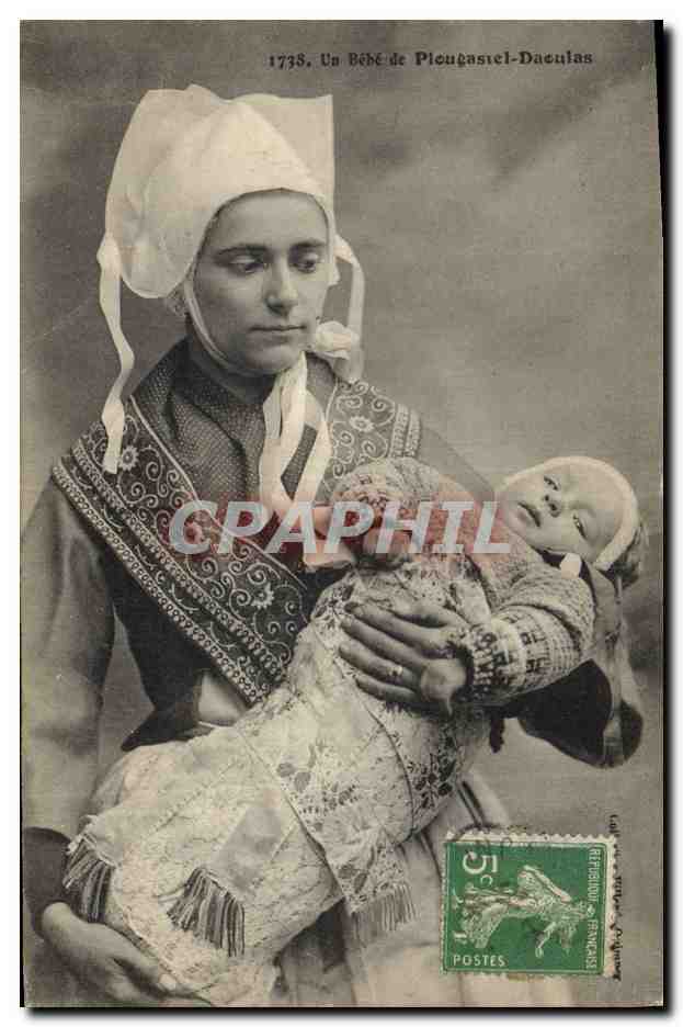 CPA Folklore Un bebe de Plougastel Daoulas 