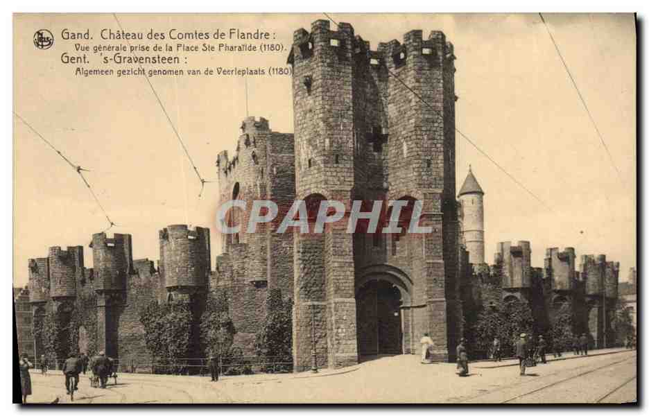 CPA Gand Chateau des Comtes de Flandre Vue generale de la place Ste Pharalide (1180) 