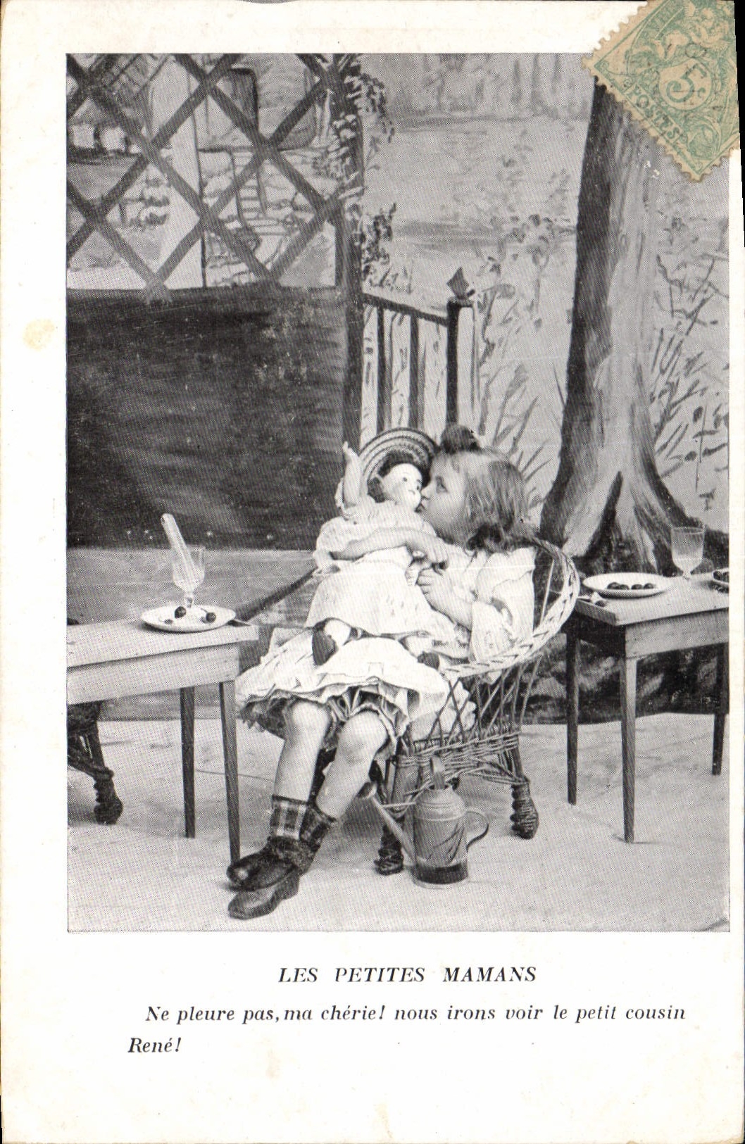 CPA Fantaisie Poupee Enfant  Les petites mamans Ne pleure pas ma cherie nous irons voir le petit cou