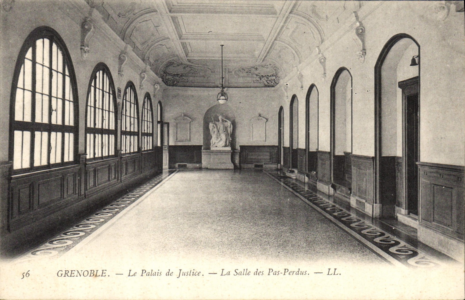 CPA Grenoble Le Palais de Justice La Salle des Pas Perdus 
