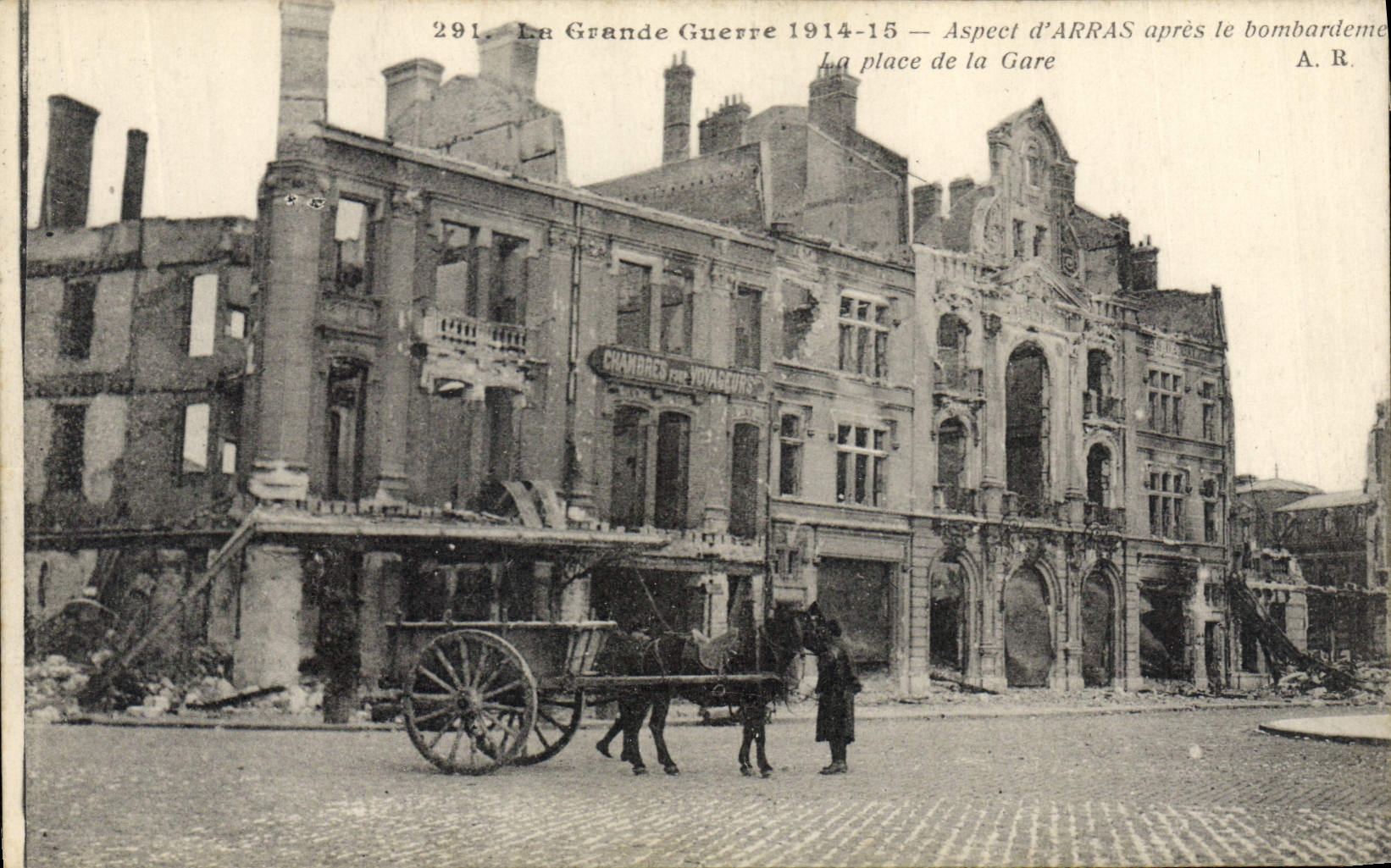 Arras — Platz der Station nach dem Bombenangriff — A.R. n°291