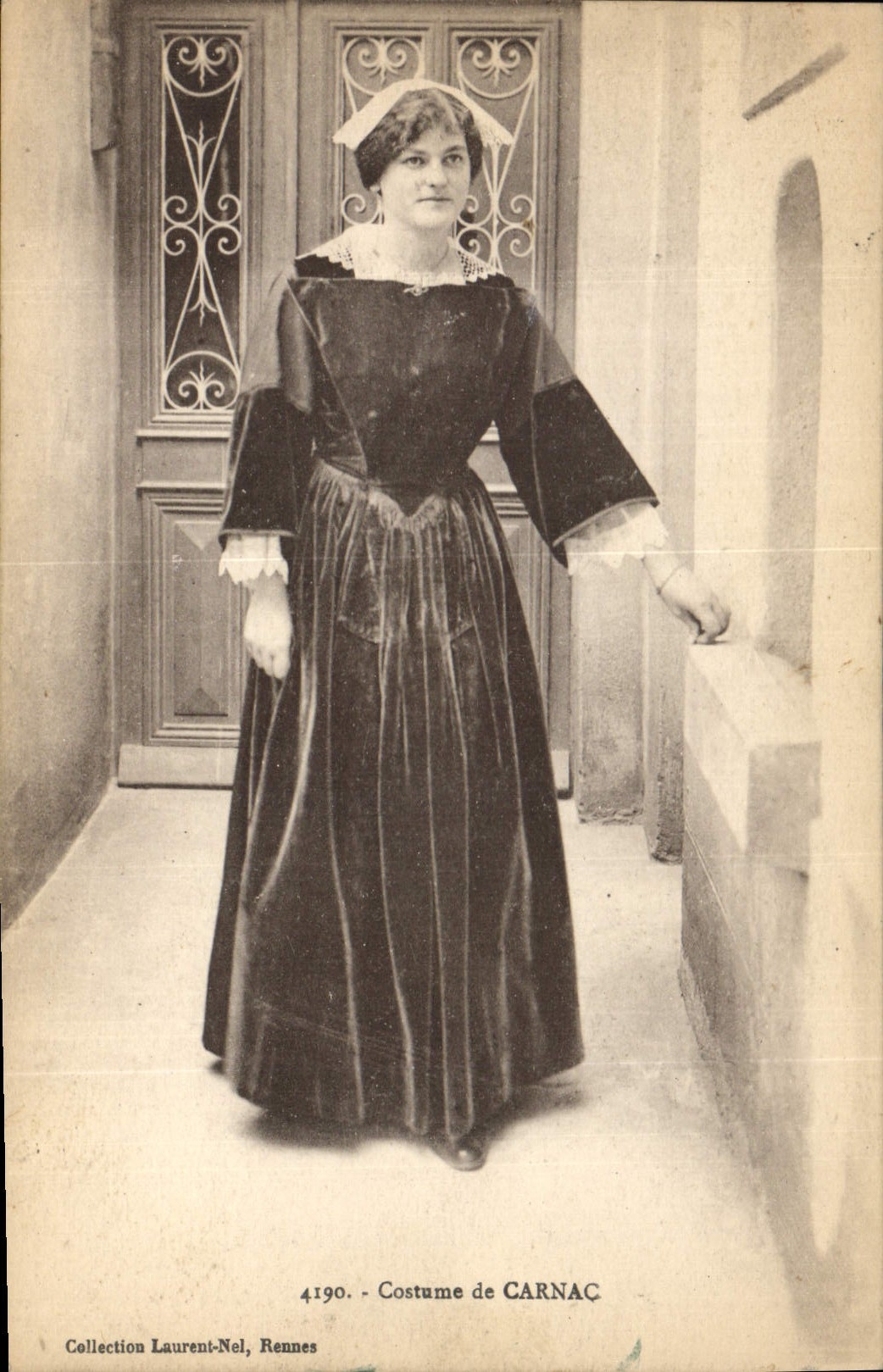 Costume de CARNAC — Collection Laurent-Nel, Rennes — n° 4190