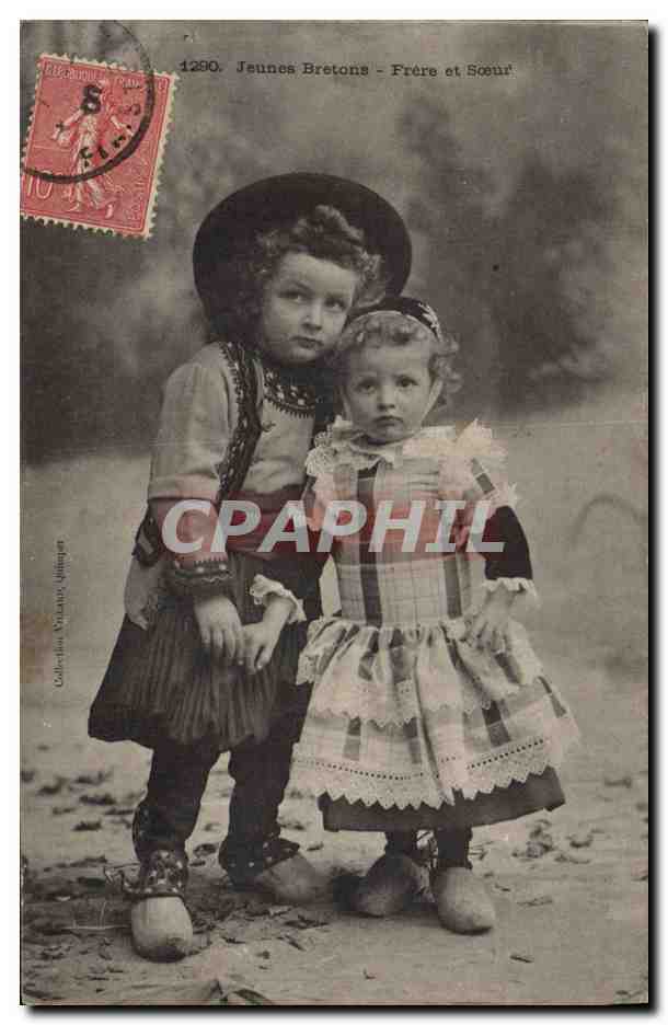 CPA Folklore Jeunes btretons Frere et Soeur 