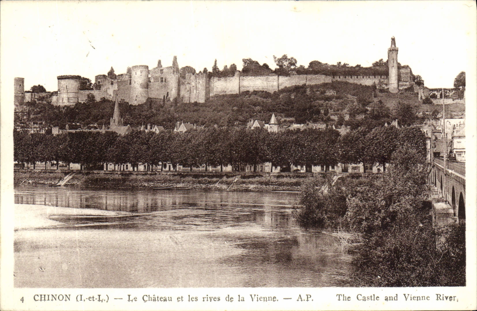 CPA Chinon Le Chateau et les rives de la Vienne 