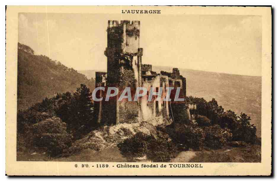 CPA L'Auvergne Chateau feodal de Tournoel 
