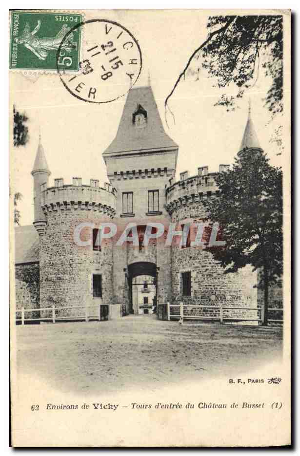 CPA Environs de Vichy Tours d'entree du Chateau de Busset 