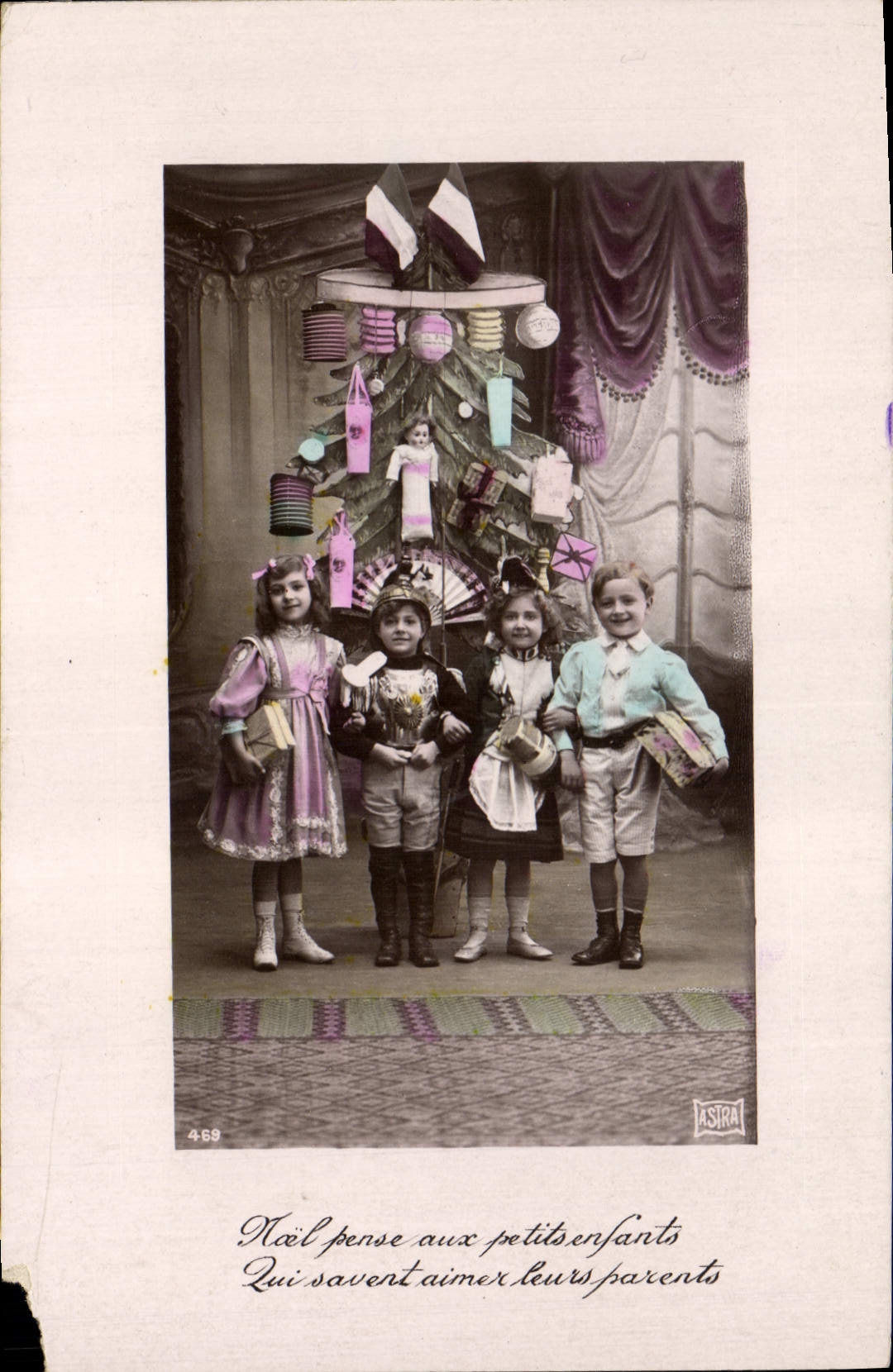 CPA Fantaisie Enfants Poupee  Noel pense aux petits enfants qui savent aimer leurs parents 
