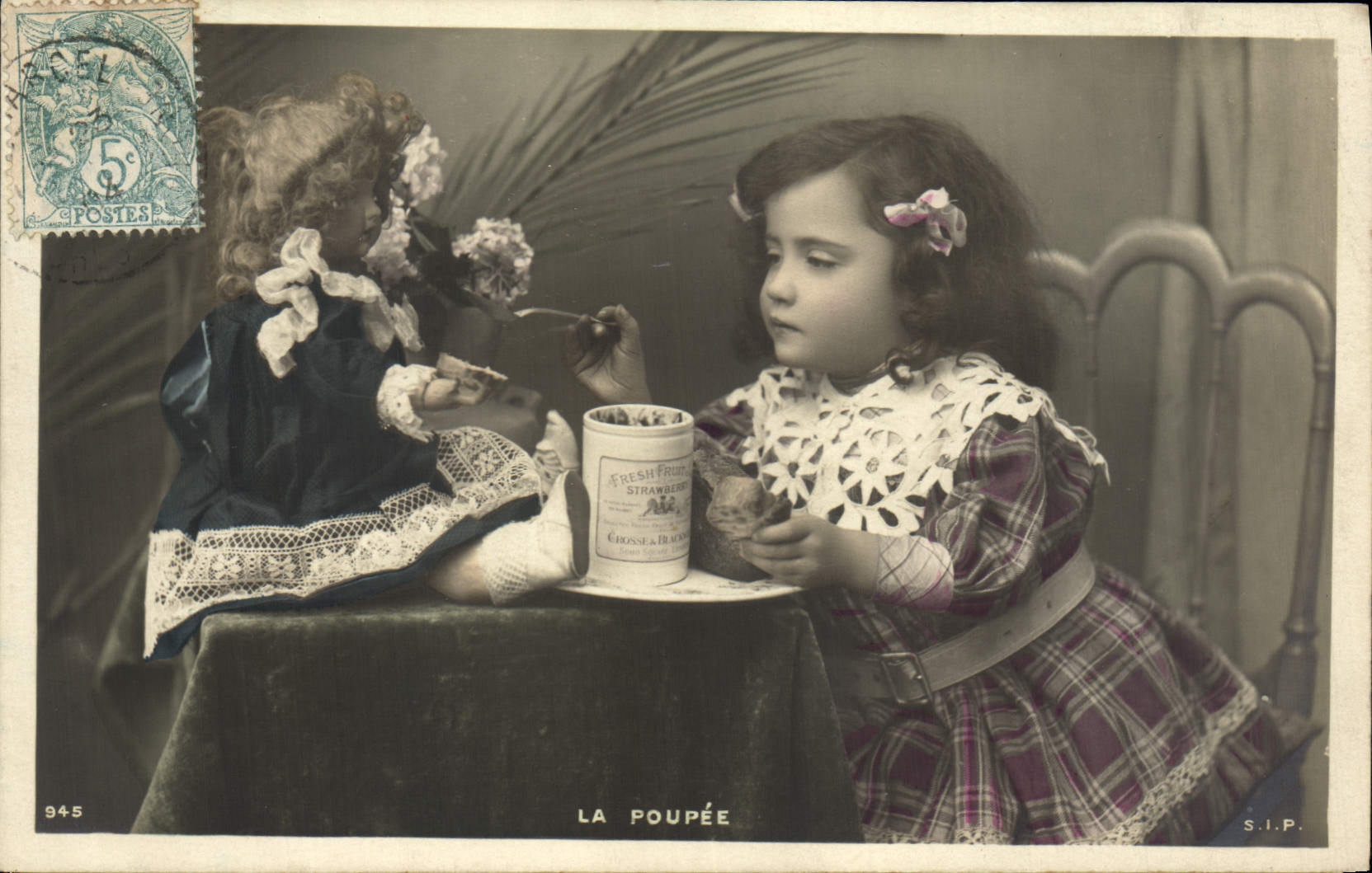 CPA Fantaisie Enfants Poupee  La poupee 