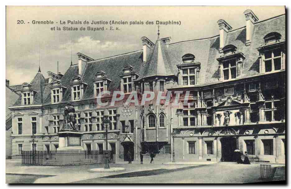 CPA Grenoble Le Palais de Justice (Ancien palais des Dauphins) et la Statue de Bayard 