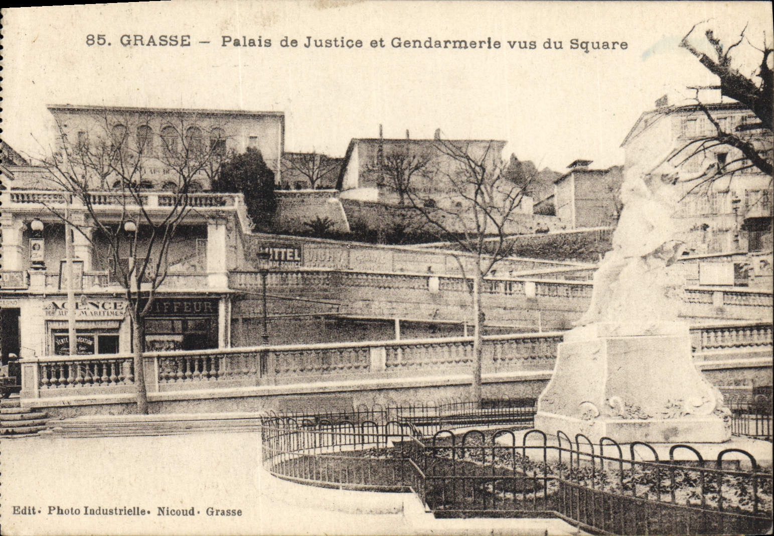CPA Grasse Palais de Justice et Gendarmerie vus de Square 