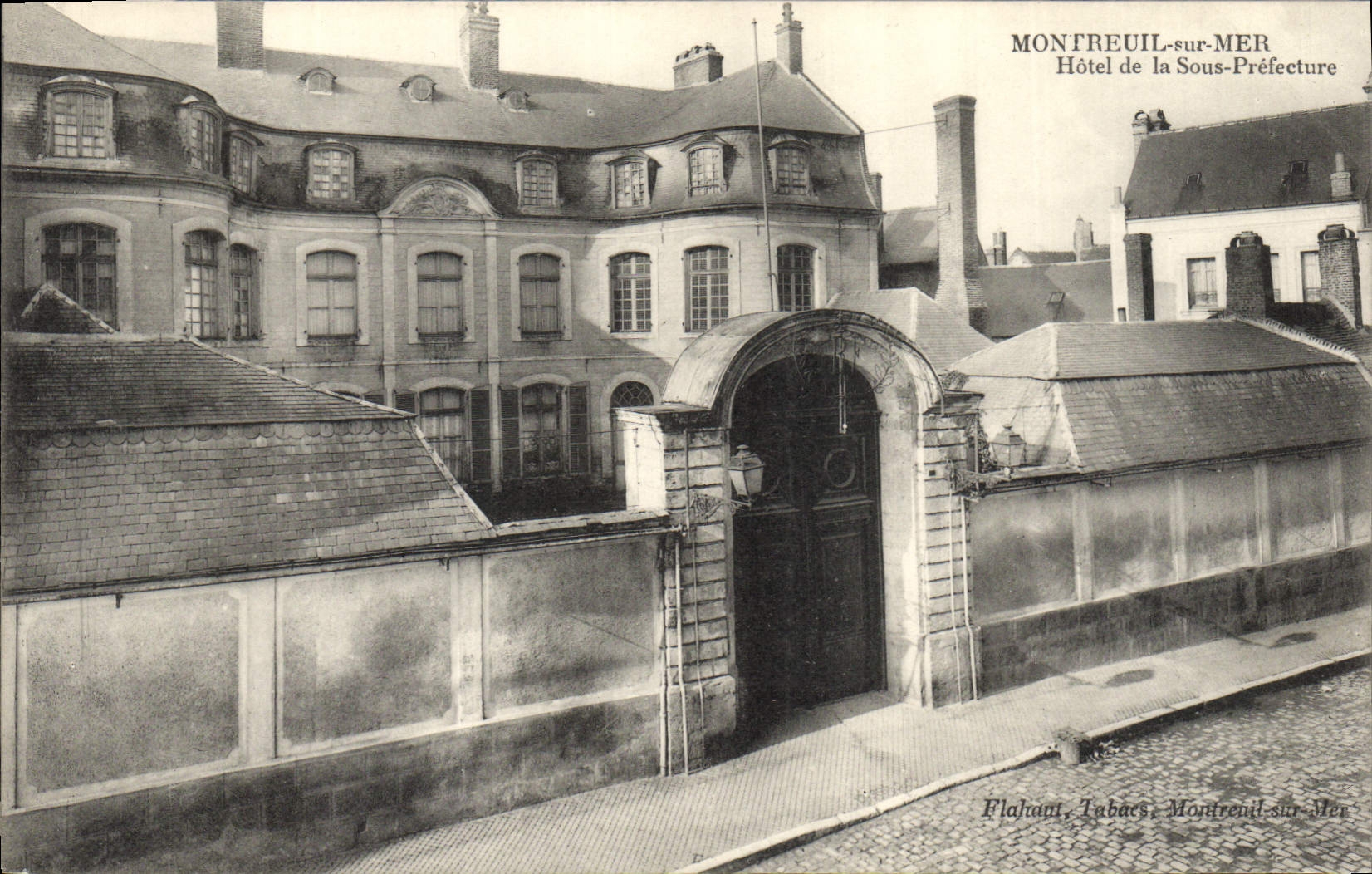 CPA Montreuil sur Mer Hotel de la Sous Prefecture 