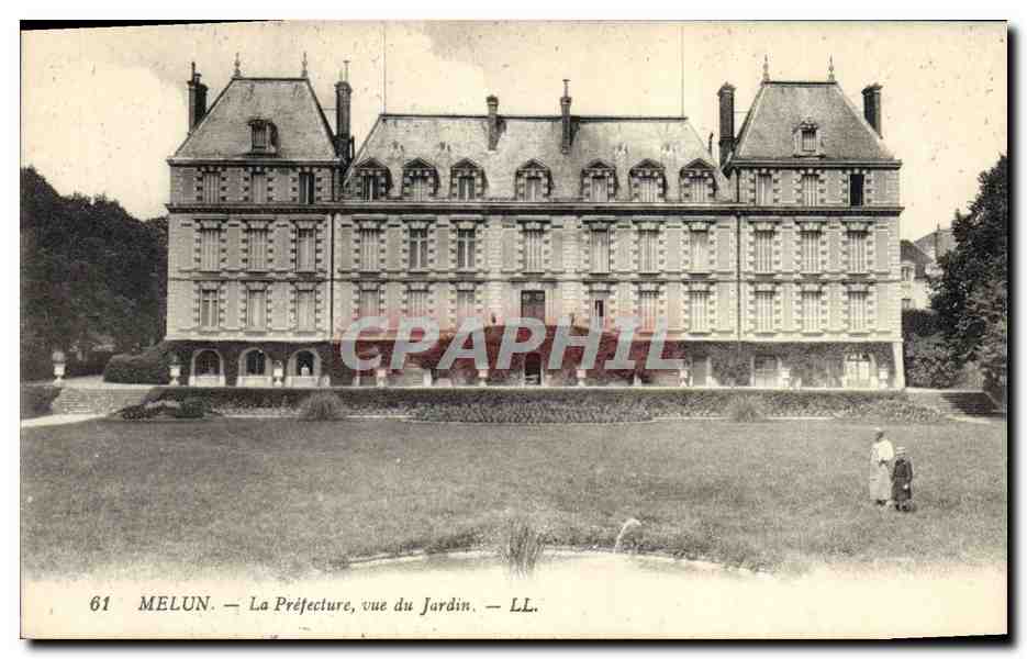CPA Melun La Prefecture vue du Jardain 