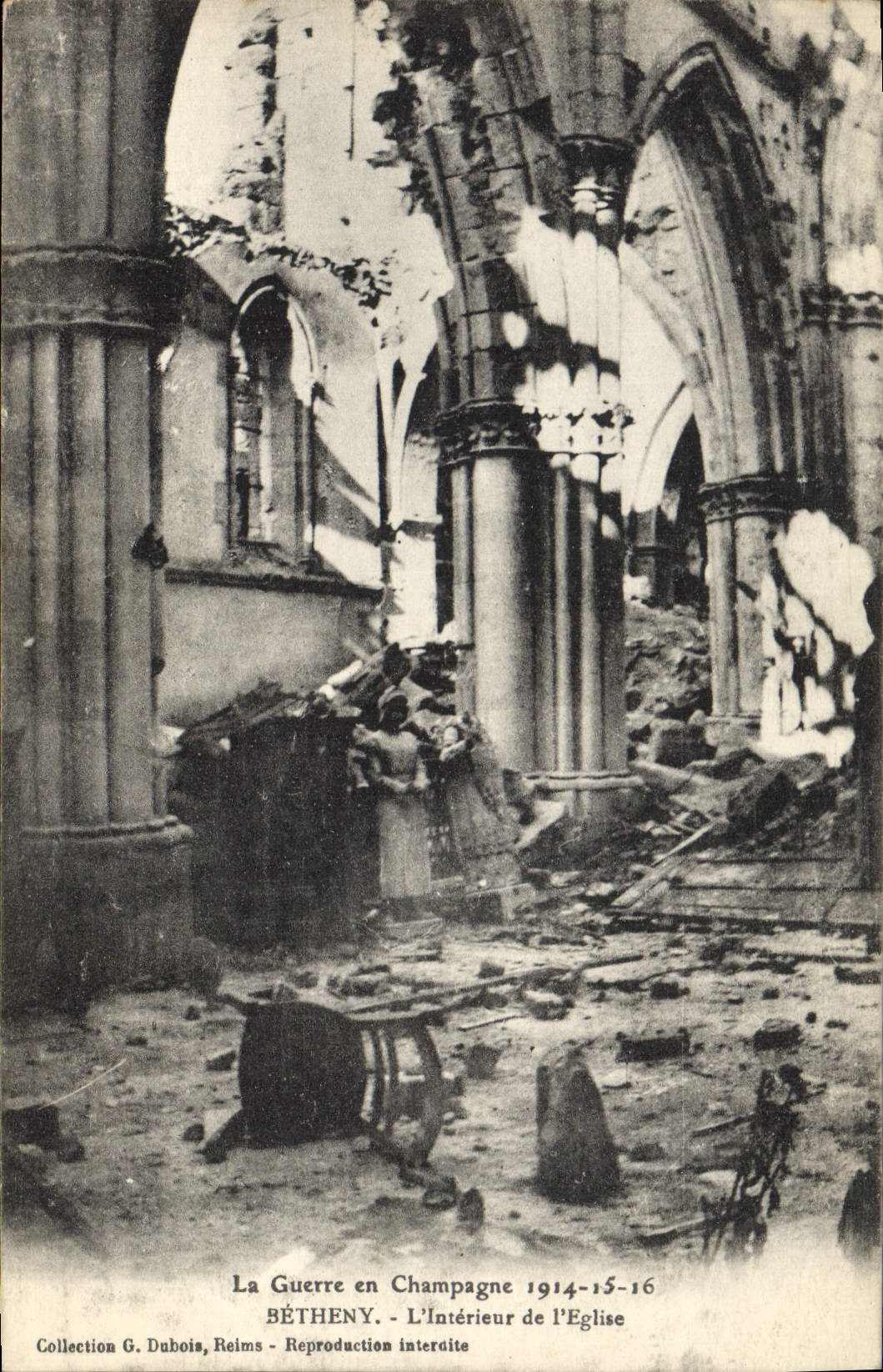 CPA Militaria Guerre 1914 1915 Carency region d'Arras une rue apres le bombardement 