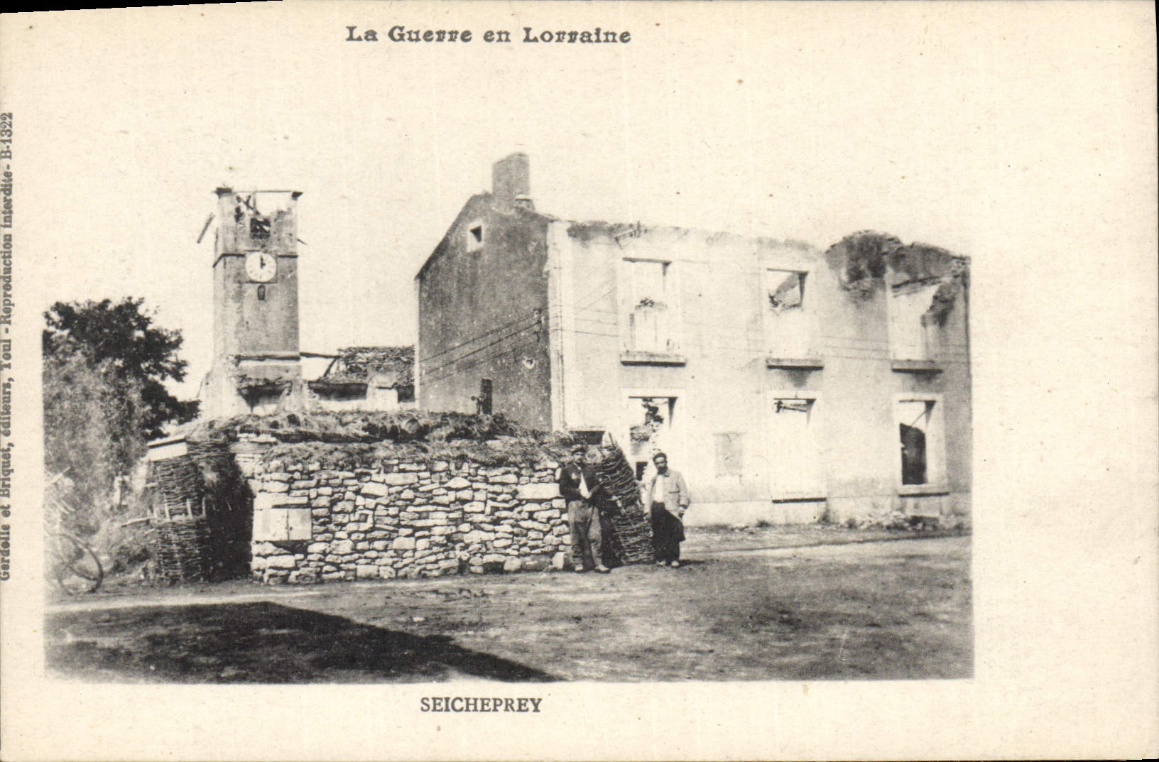 CPA Militaria La grande guerre 1914 16 Effet d'un seul obus sur la maison d'un espion a La Panne Fla
