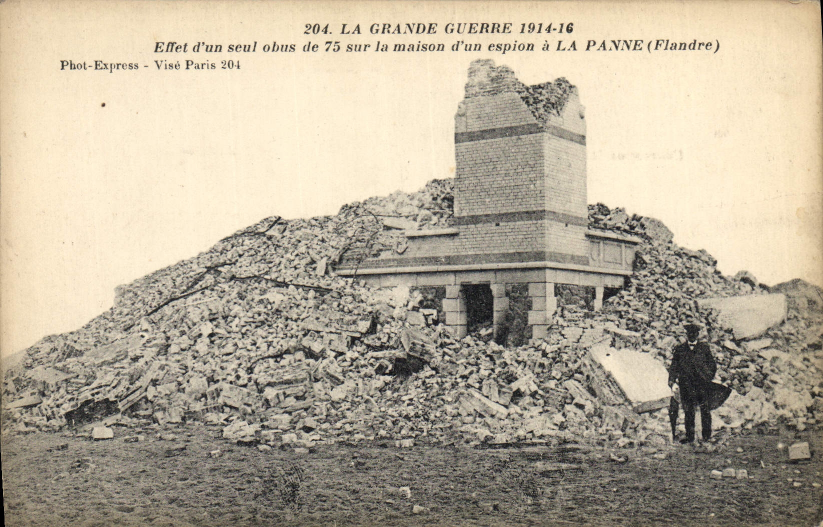 Destruction d'une maison à La Panne (Flandre) — effet d'un obus de 75 — Phot-Express - Visé Paris 204