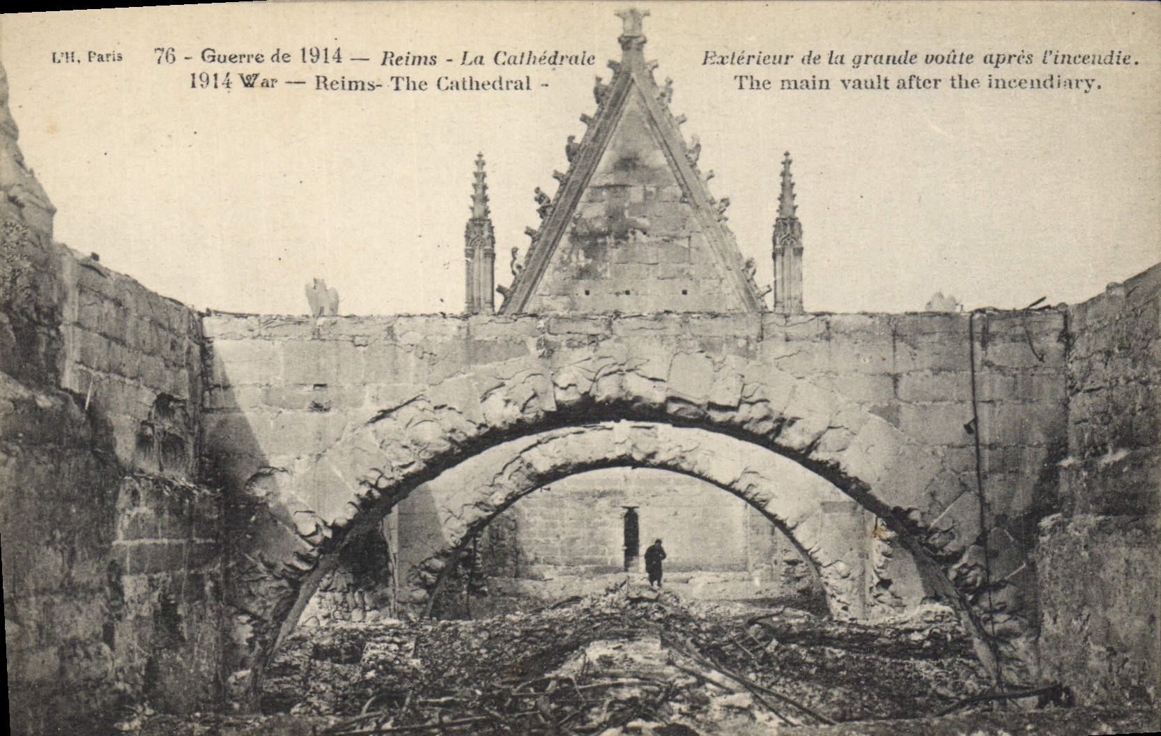 Reims - La Cathédrale — Exterieur de la grande voûte après l'incendie — L'II, Paris, n°76