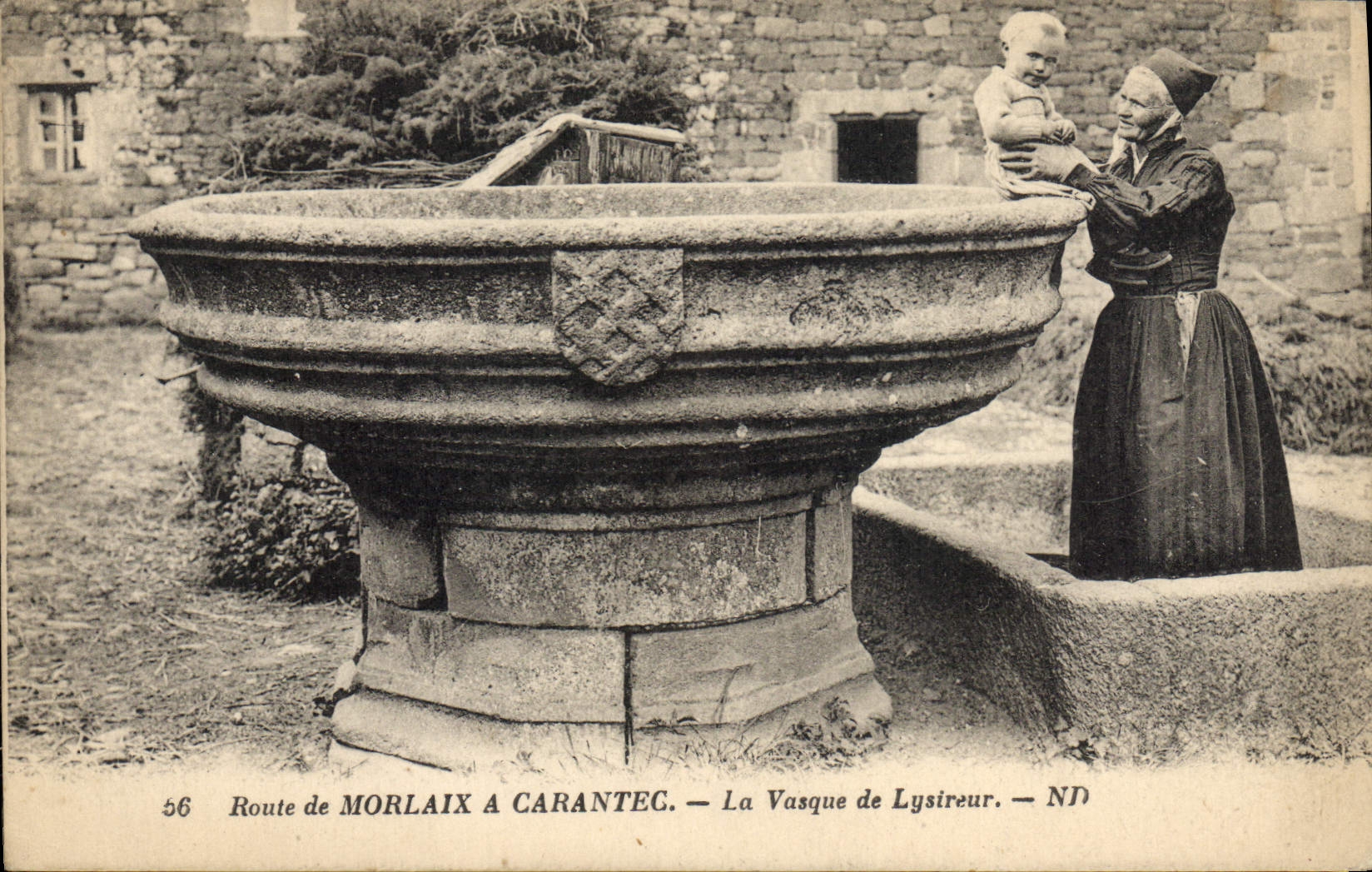 CPA Folklore Route de Morlaix a Carantec la Vasque de Lysireur 