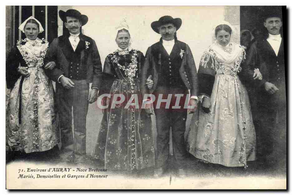 CPA Folklore Environs d'Auray Noce bretonne Maries demoiselles et garcons d'honneur Mariage