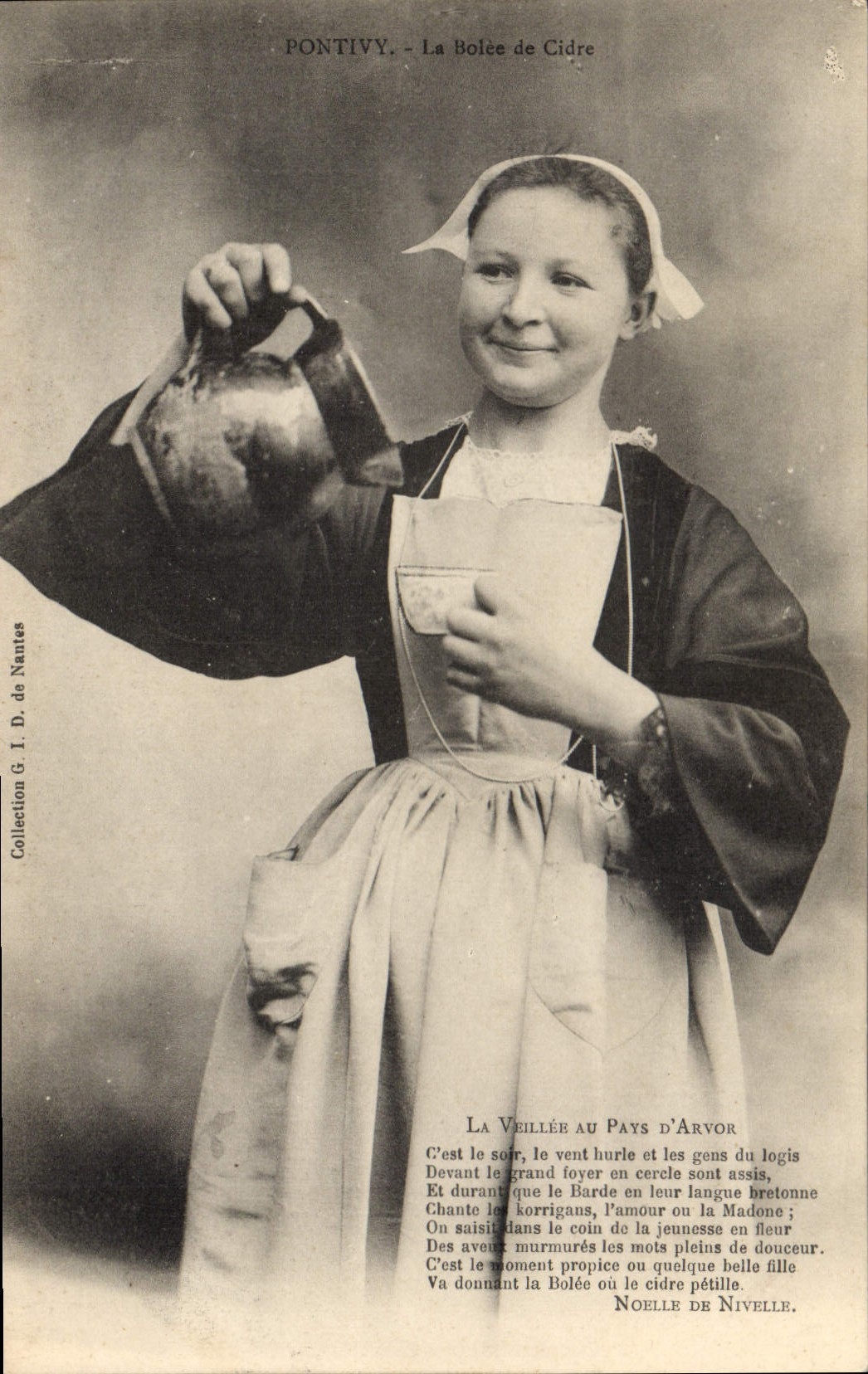 CPA Folklore Pontivy la Bolee de Cidre 