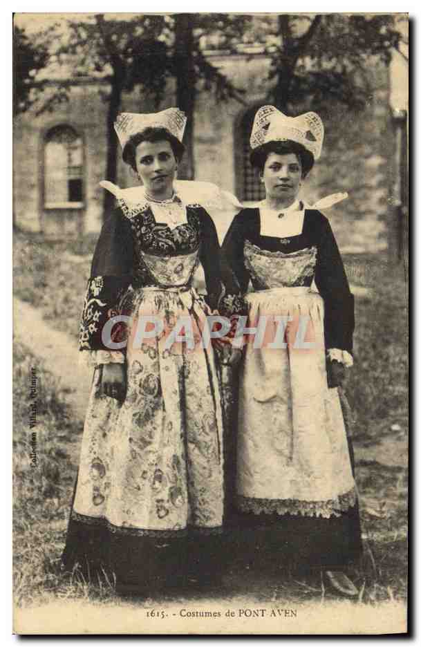 CPA Folklore Costumes de Pont Aven 