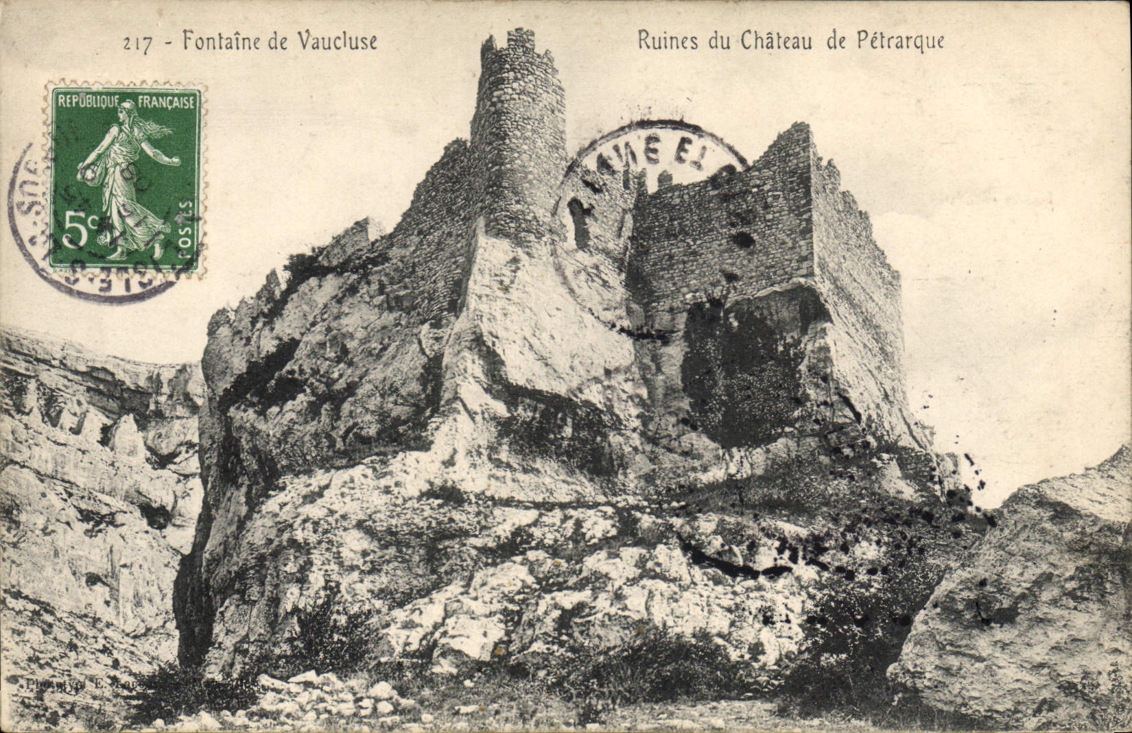 CPA Fontaine de vaucluse Ruines du Chateau de Petrarque 