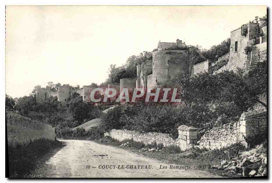 CPA Coucy le chateau les Remparts 