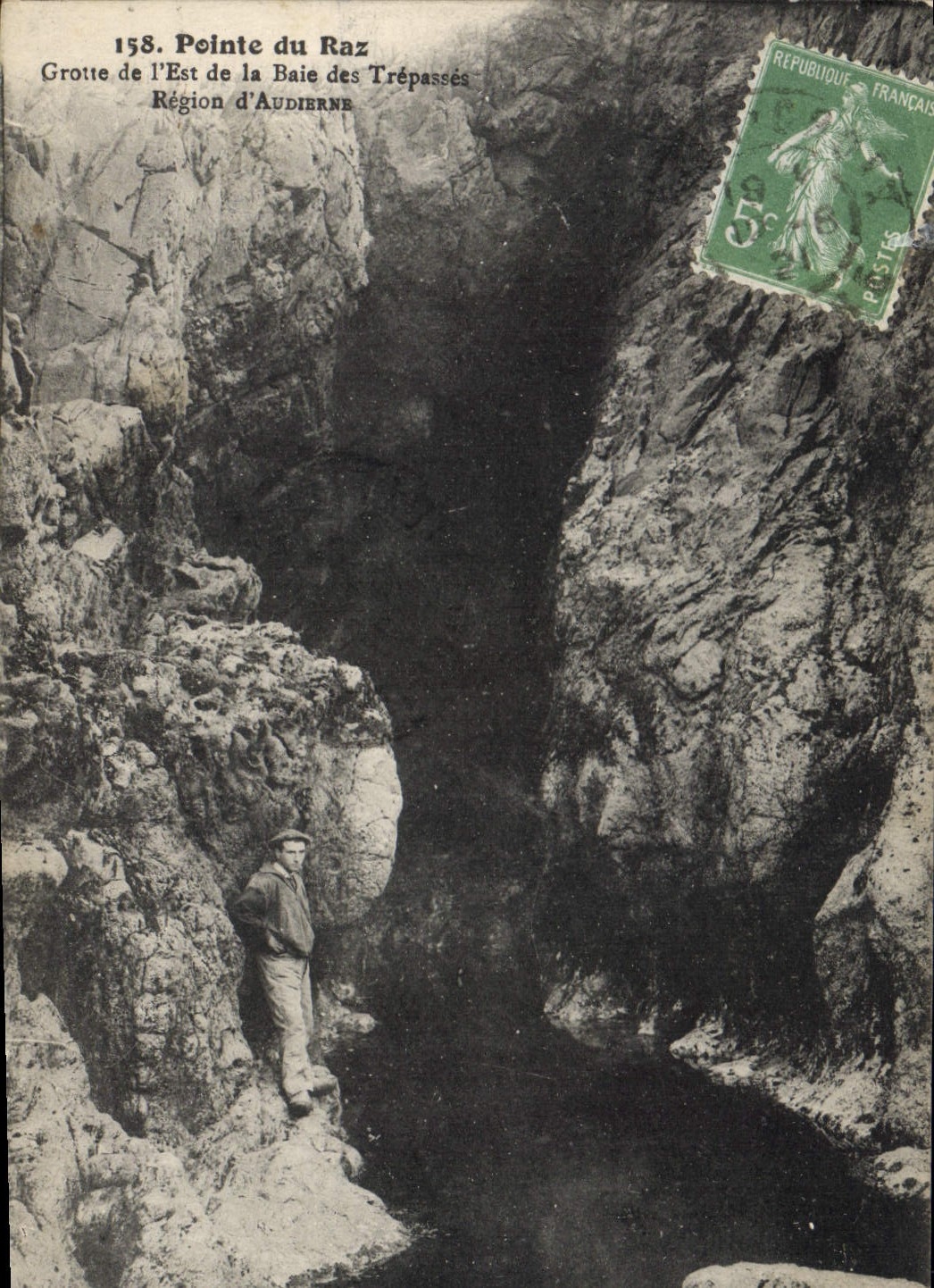 CPA Pointe du raz grotte de l'est de la Baie des Trepasses 