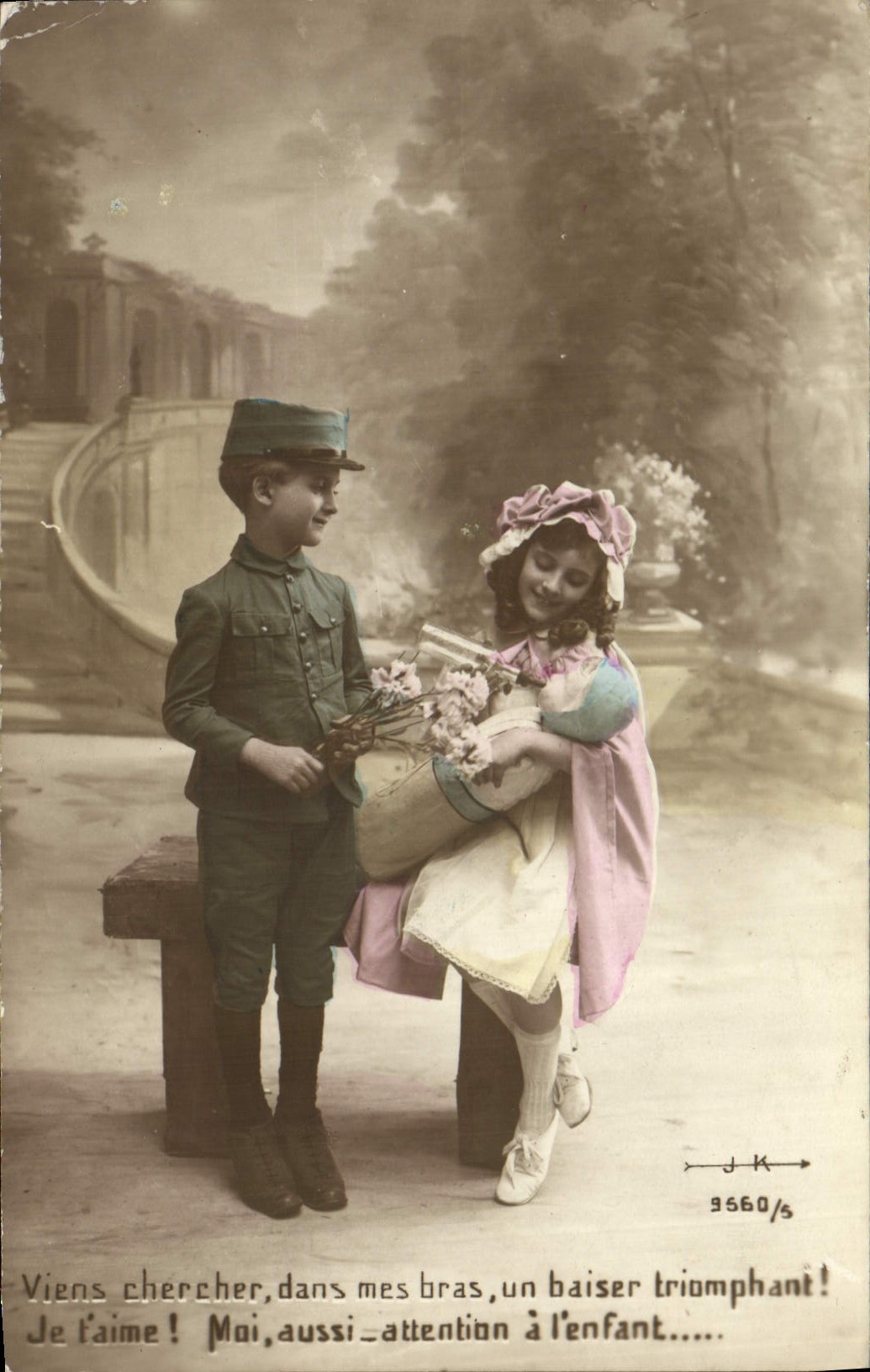 CPA Poupee Viens chercher dans mes bras un baiser triomphant Militaria