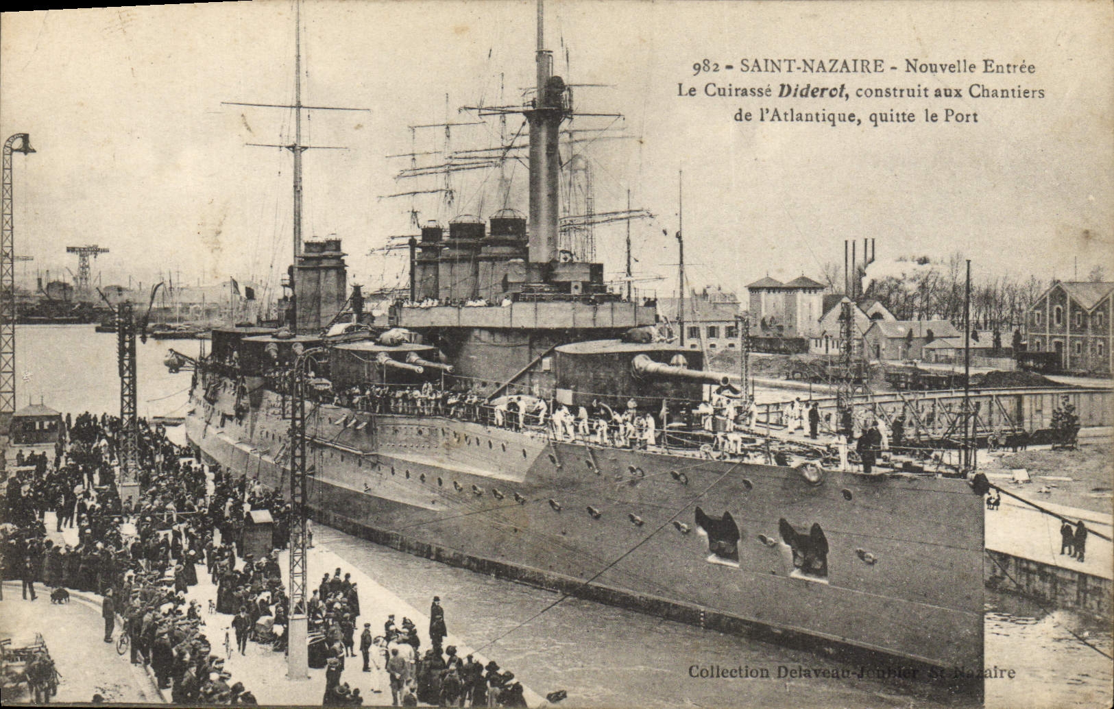 Saint-Nazaire - Nueva Entrada - El Destructor Diderot, construido en los Astilleros del Atlántico, abandona el Puerto