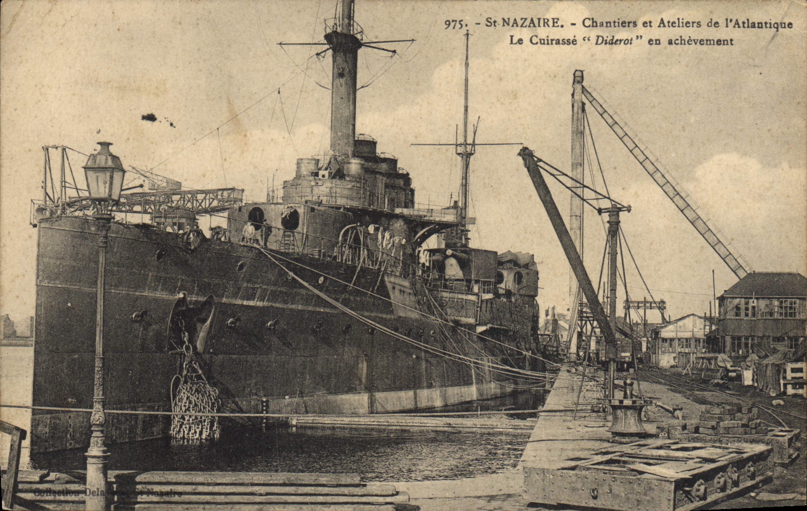 St NAZAIRE — Chantiers et Ateliers de l'Atlantique — Le Cuirassé "Didéro" en achèvement